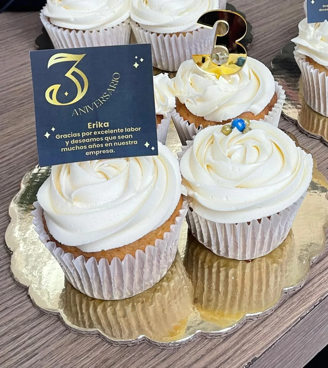 Pedido de cupcakes personalizados entregado